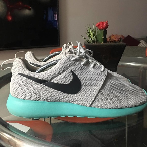 Nike Roshe Run Calypso Supreme Quickstrike - Picture 1 of 3